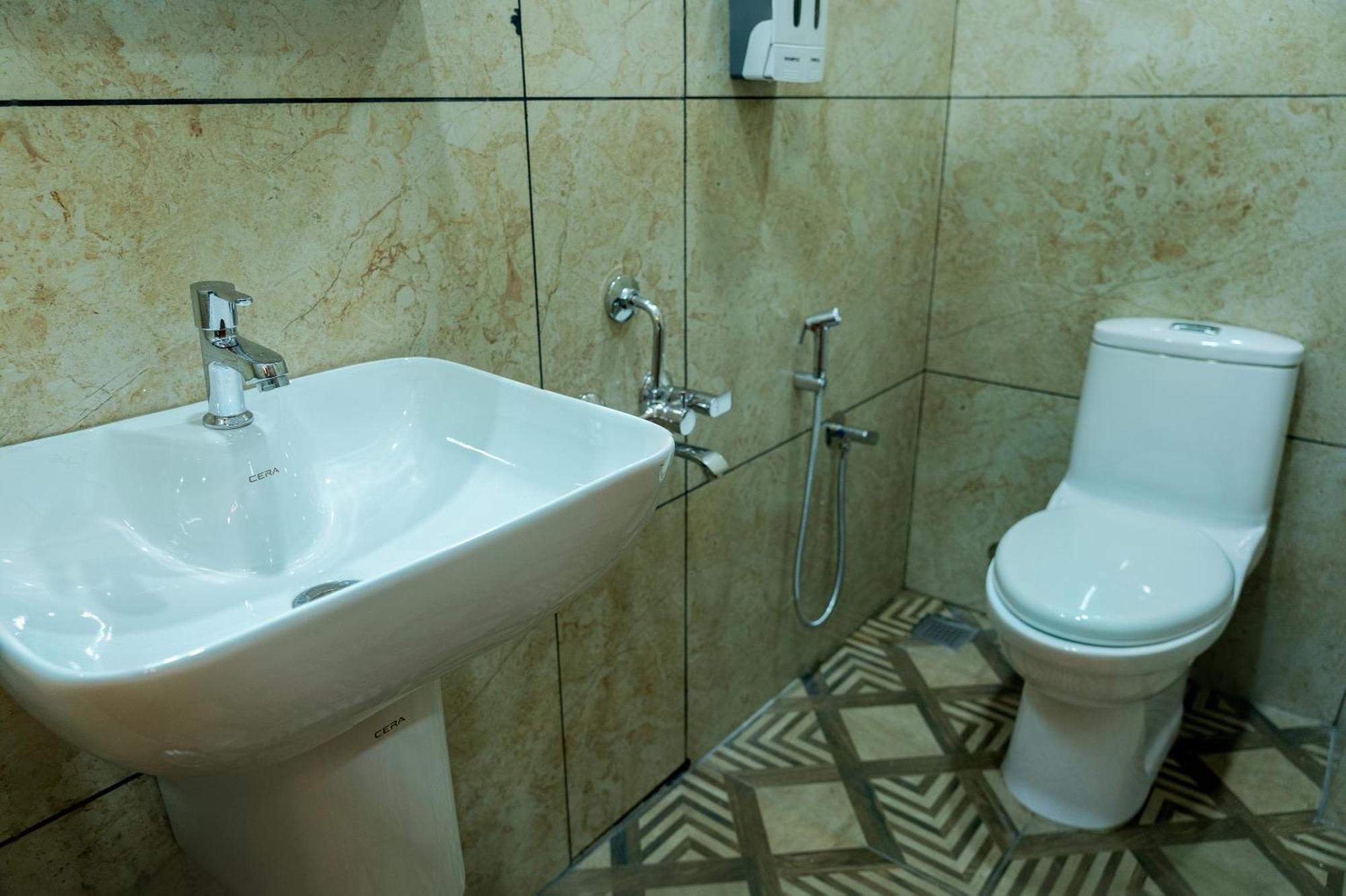 Fly View Airport Residency Hotel Nedumbassery Ngoại thất bức ảnh