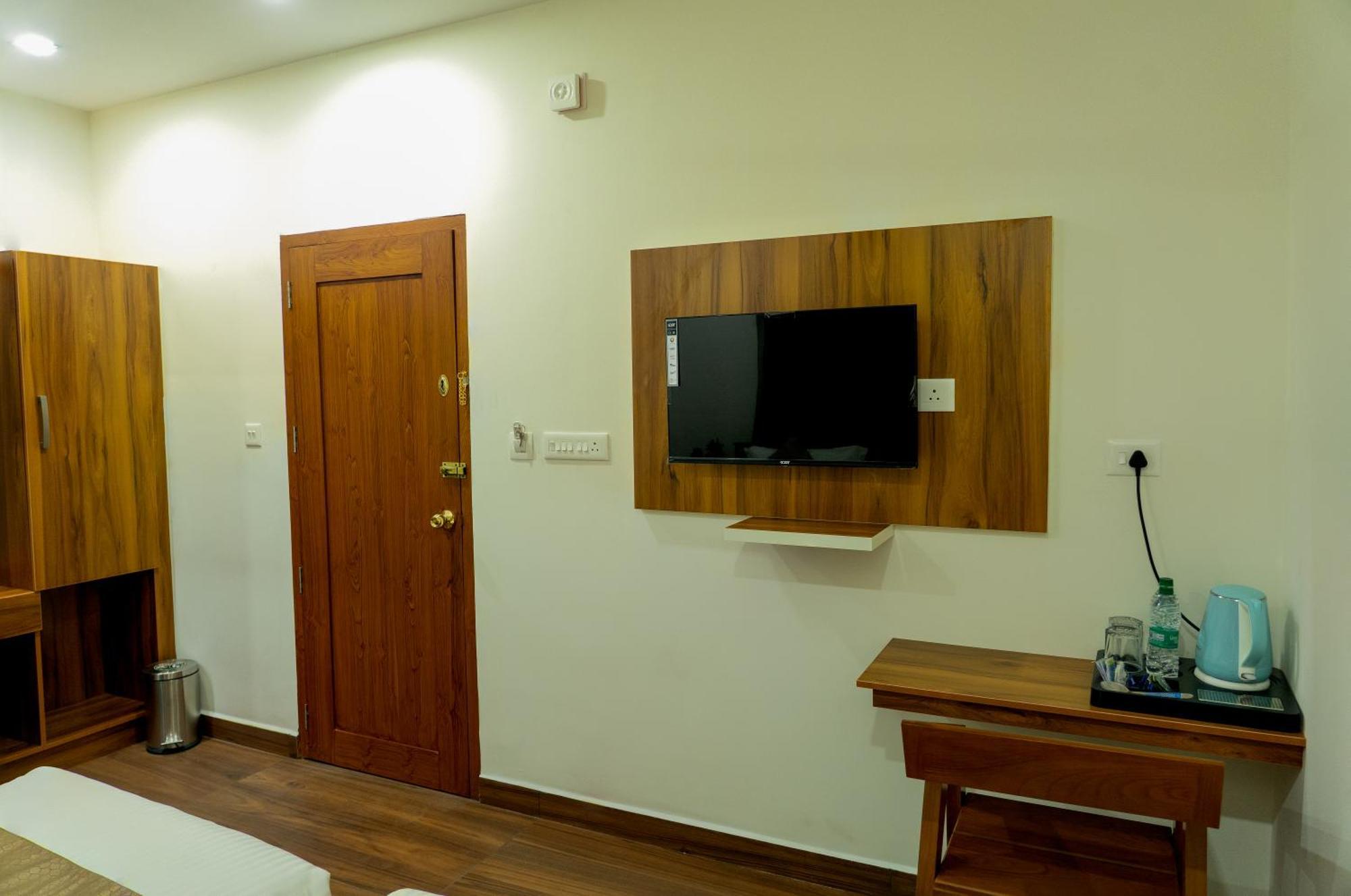 Fly View Airport Residency Hotel Nedumbassery Ngoại thất bức ảnh