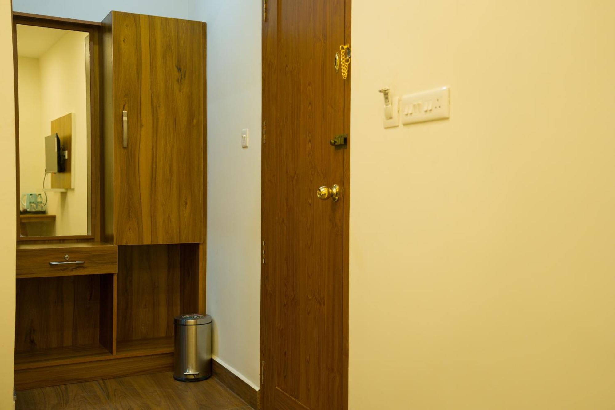 Fly View Airport Residency Hotel Nedumbassery Ngoại thất bức ảnh