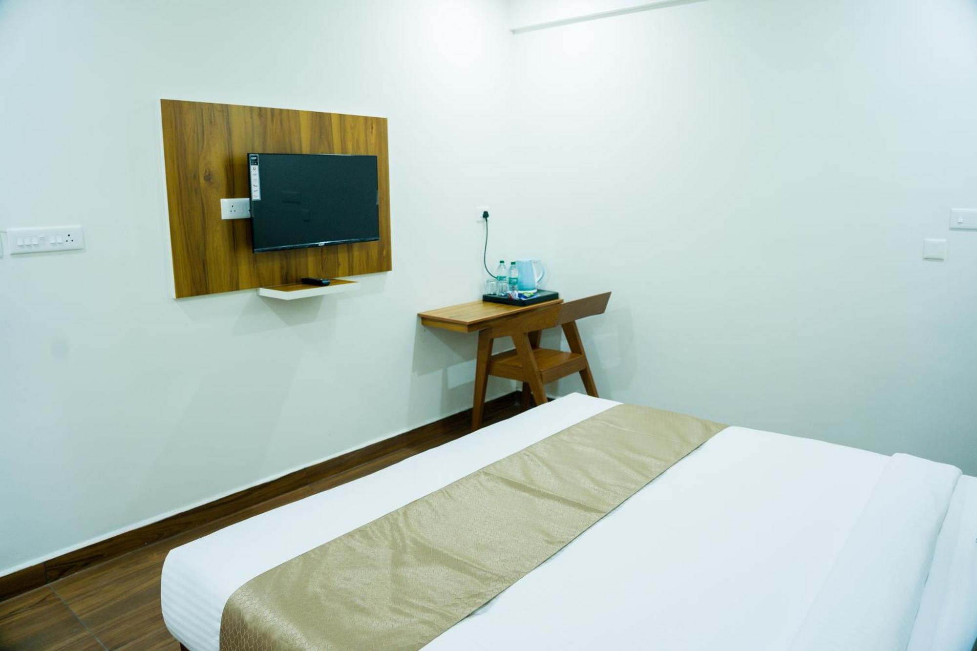 Fly View Airport Residency Hotel Nedumbassery Ngoại thất bức ảnh
