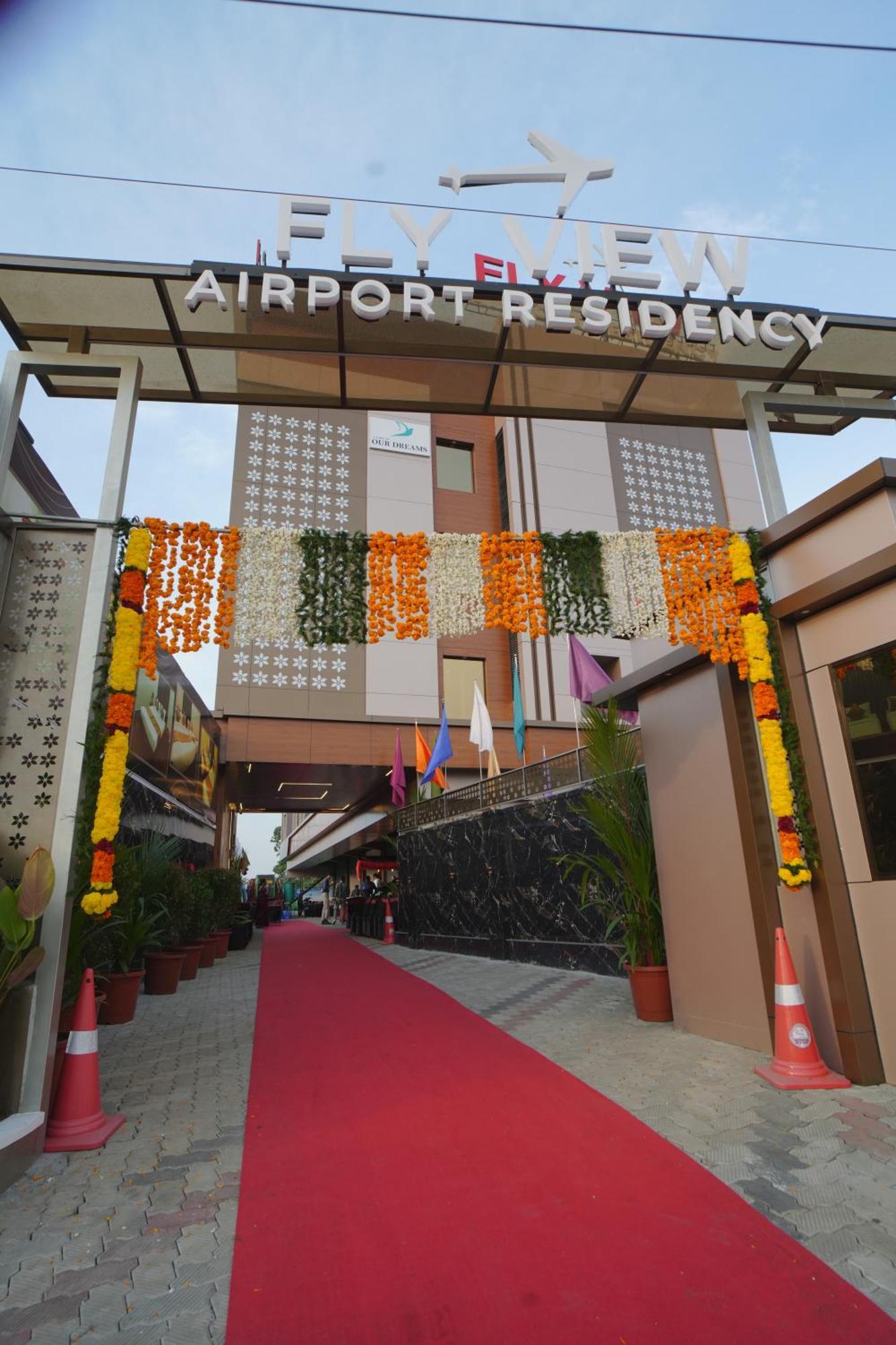 Fly View Airport Residency Hotel Nedumbassery Ngoại thất bức ảnh