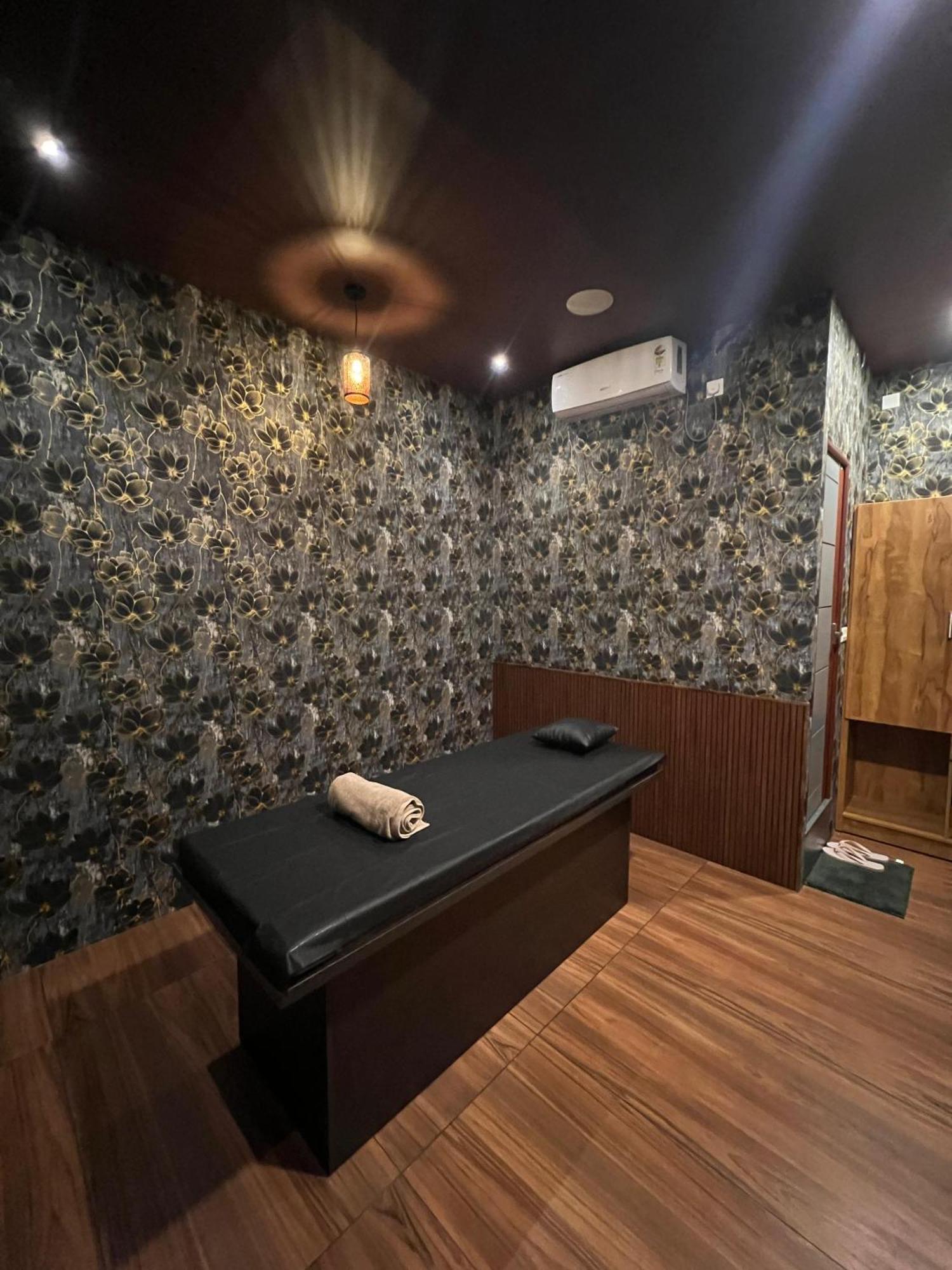 Fly View Airport Residency Hotel Nedumbassery Ngoại thất bức ảnh