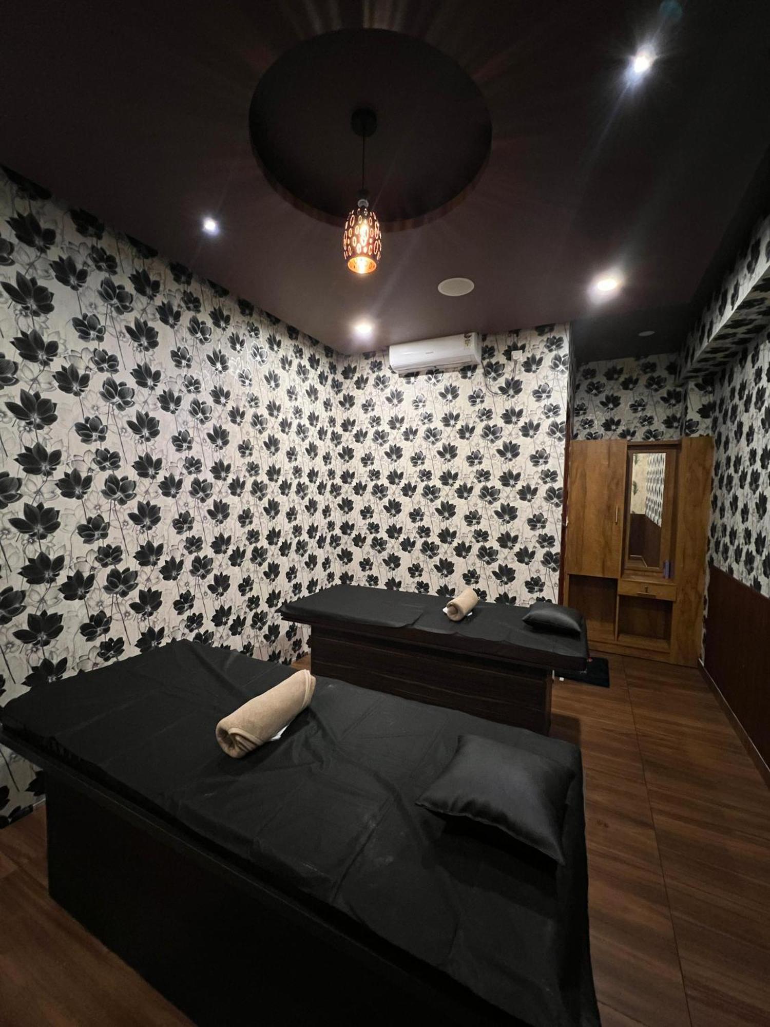 Fly View Airport Residency Hotel Nedumbassery Ngoại thất bức ảnh
