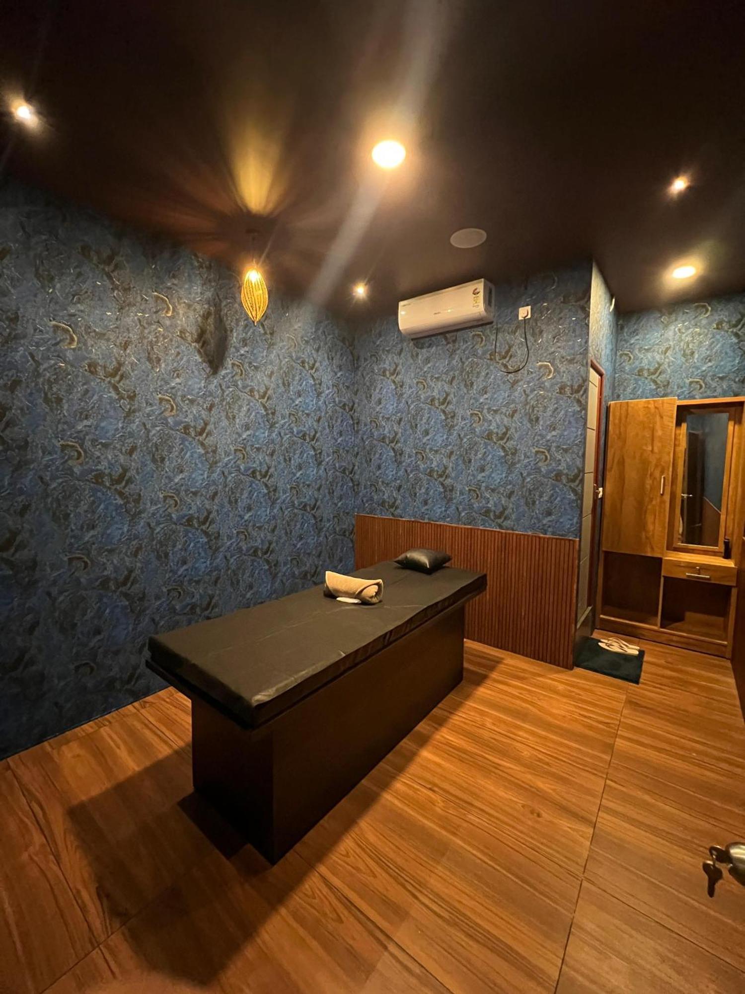 Fly View Airport Residency Hotel Nedumbassery Ngoại thất bức ảnh